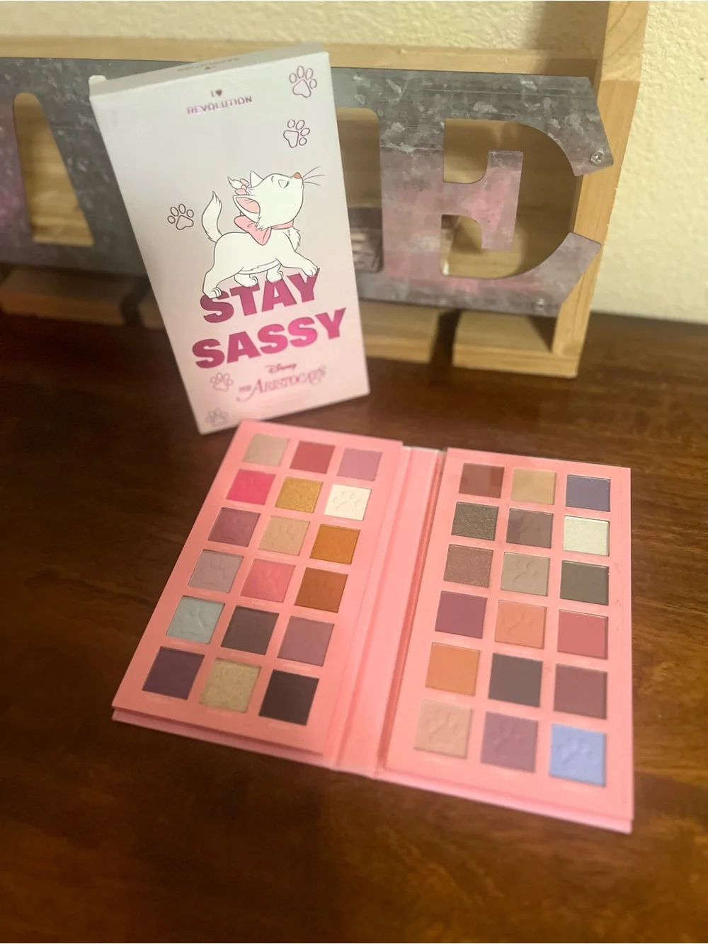 I🩷Revolution Stay Sassy The Aristocats eyeshadow palette